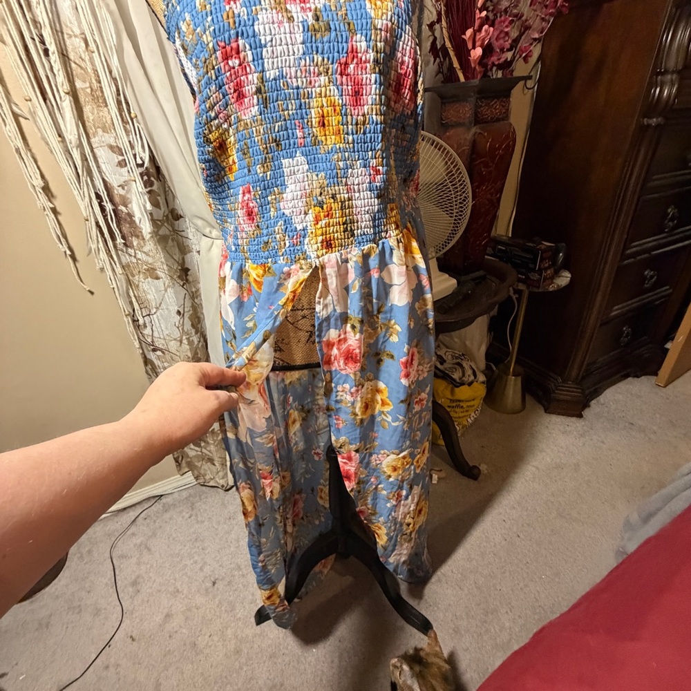 VENUS Blue Floral Smocked Dress - Picture 10 of 11